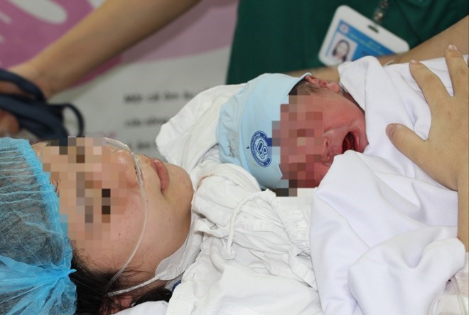 After cesarean section, the mother's body has to go through a long and sensitive recovery process, especially at risk of infection of the cesarean section. Photo: Thuy Linh