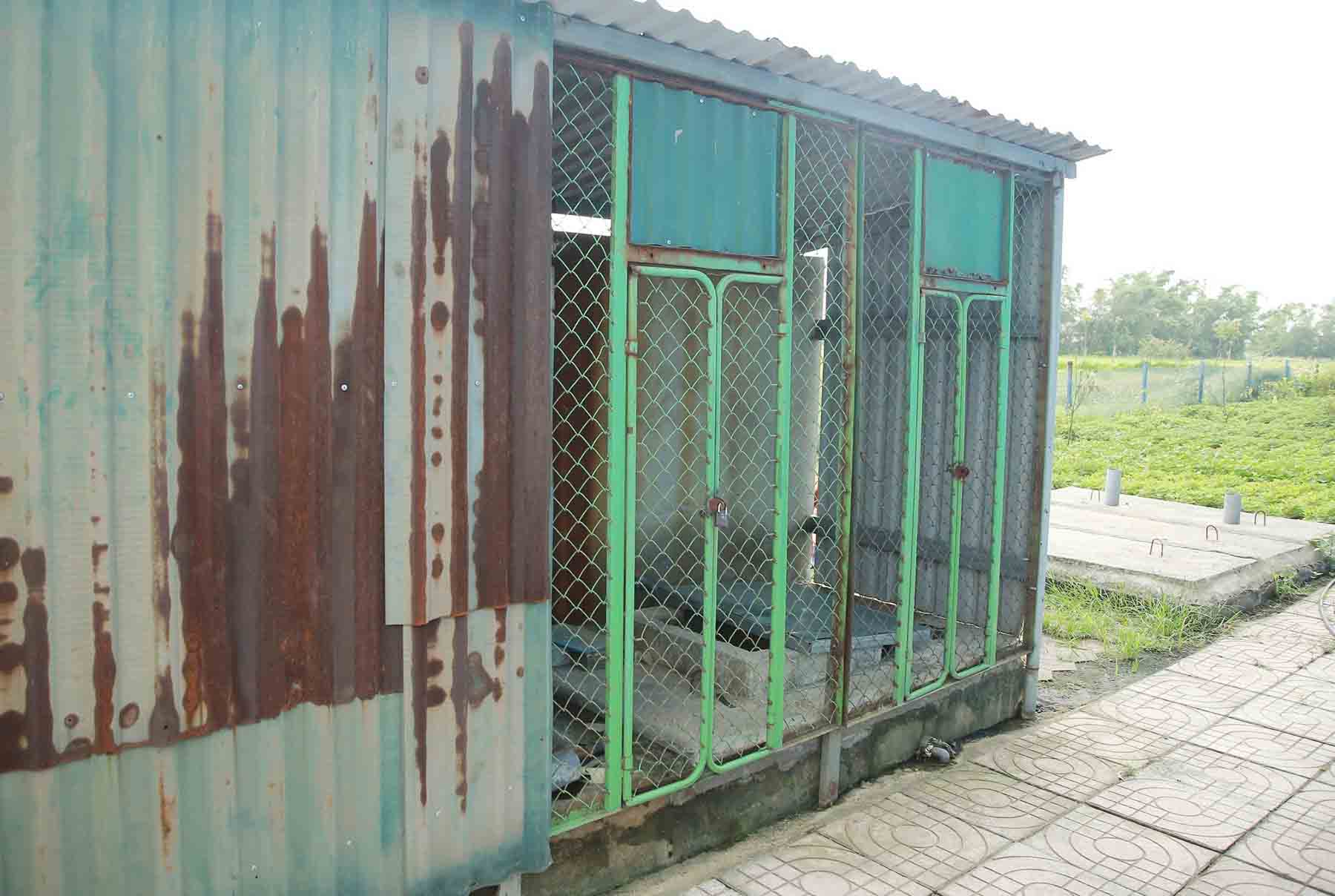 Phong chua be nuoc truoc do bao ve khong khoa cua nen xay ra su viec dang tiec. Anh: Trung Tuan.