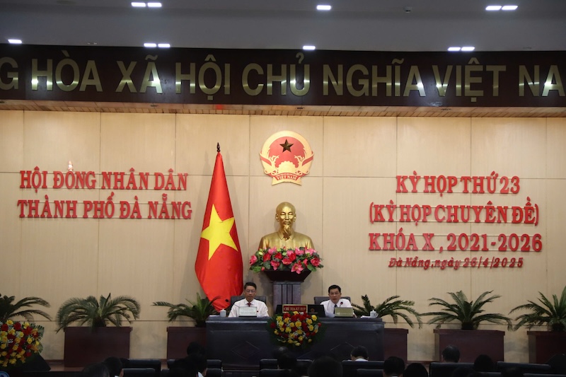 El 26 de abril, el Consejo Popular de Da Nang City acababa de aprobar el proyecto de consolidar Quang Nam y Da Nang City. Foto: Nguyen Linh