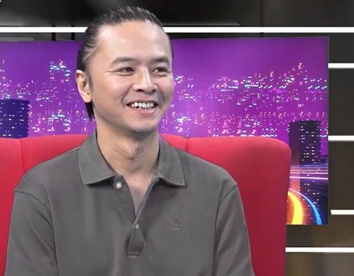 Actor Van Anh shared about his first love in the program "24h Thuong Thuong". Photo: Producer bee.