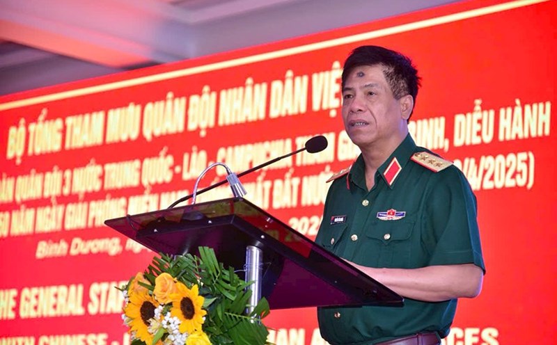 Senior Lieutenant General Nguyen Van Nghia - Deputy Chief of the General Staff of the Vietnam People's Army, Head of the Parading and Park Subcommittee - chaired the meeting with the armies of the three countries. Photo: Ministry of National Defense