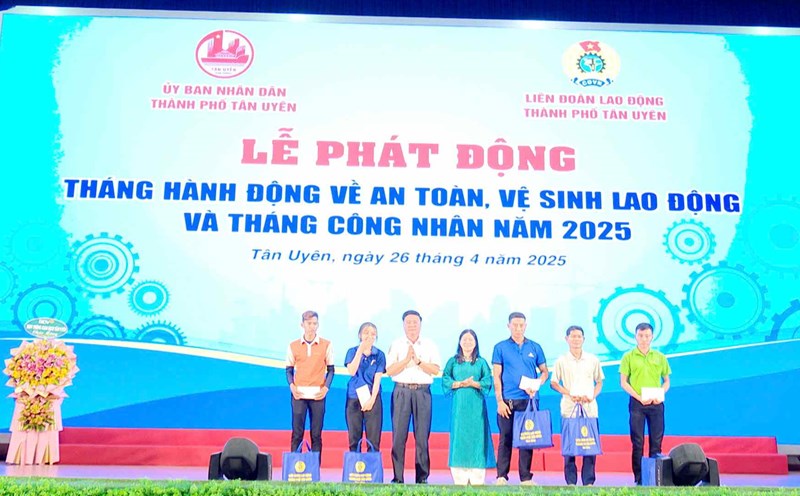 Tan Uyen City Labor Federation launched Workers' Month and Occupational Safety and Health Month. Photo: Provided by Tan Uyen Trade Union