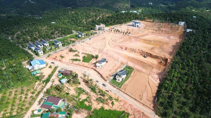 Lam Dong terminates the validity of the document on handling cases of land donation for road construction. Photo: Lam Hong