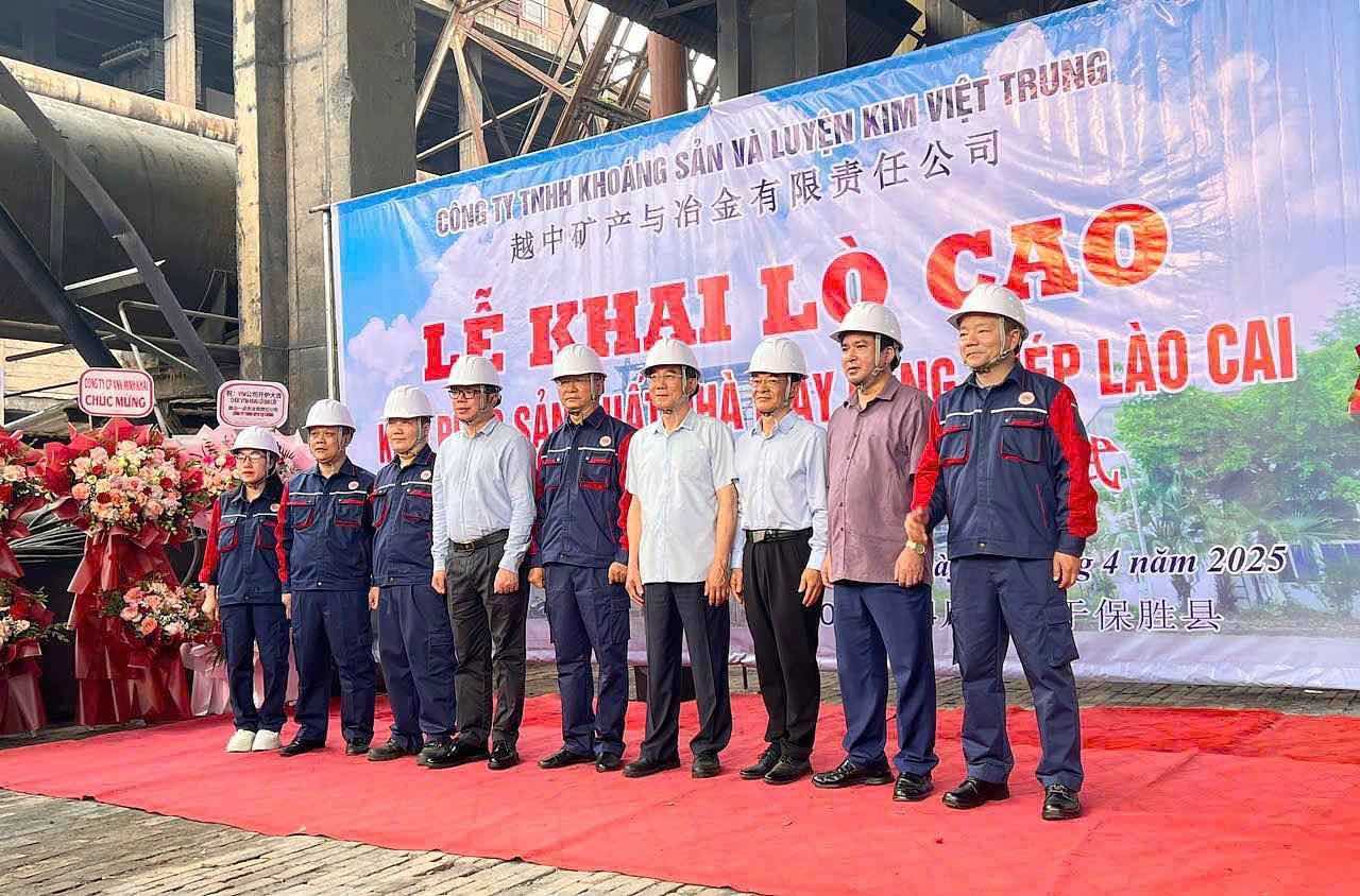 Nha may Gang thep Lao Cai chinh thuc van hanh tro lai. Anh: Viet Vinh