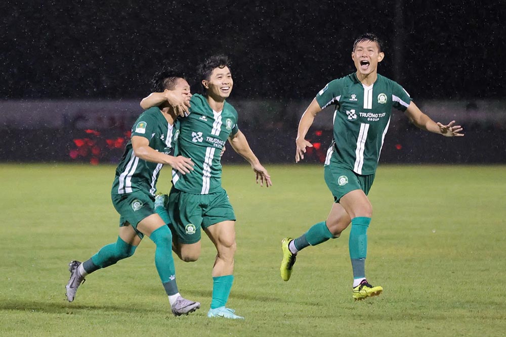 Confucio (centro) continua marcando en el uniforme de la Escuela Fresca y Bendicida. Imagen de la pagina web de la ONU