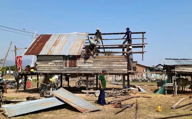 Houses in Krong Pa district had their roofs blown off by a storm. Photo: Ngoc Chau