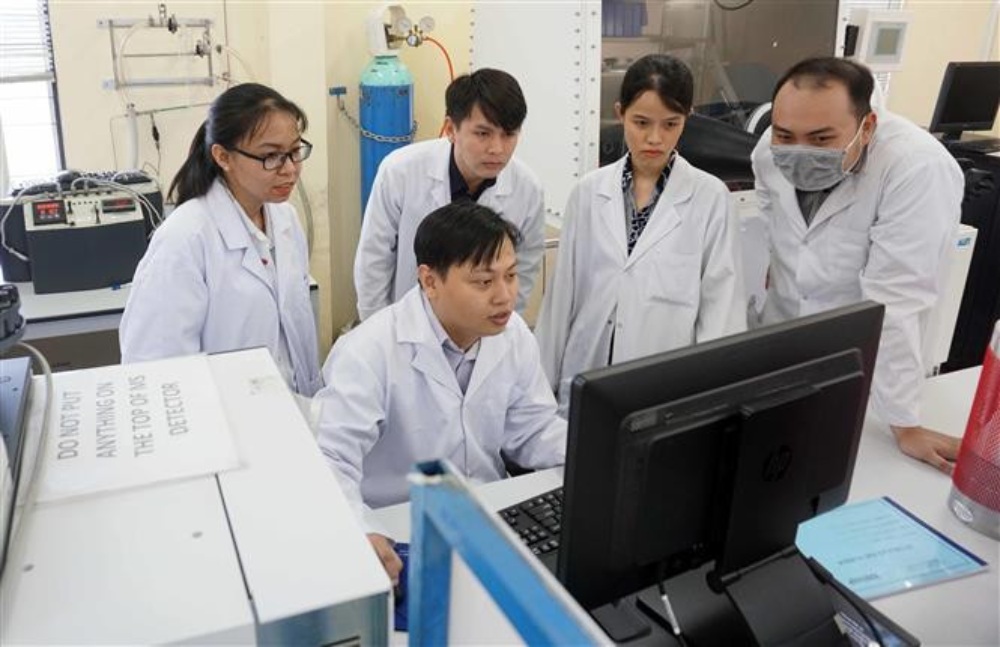 The Government issued regulations on regimes, policies, and salary tables for senior experts. Illustrative photo: VNA