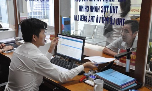 Dự thảo Luật Tổ chức chính quyền địa phương (sửa đổi) gửi Quốc hội nêu rõ nhiệm vụ và quyền hạn của Chủ tịch UBND tỉnh với cơ quan chuyên môn, tổ chức hành chính khác thuộc UBND cấp mình. Ảnh minh họa: Hương Nha