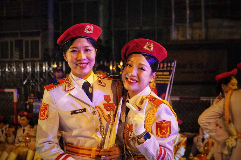 Las fuerzas de la emocion estan listas para la ceremonia de aprobacion. Foto: Su hermano