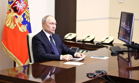Tổng thống Nga Vladimir Putin nghe báo cáo về việc giải phóng tỉnh Kursk, ngày 26.4.2025. Ảnh: Kremlin