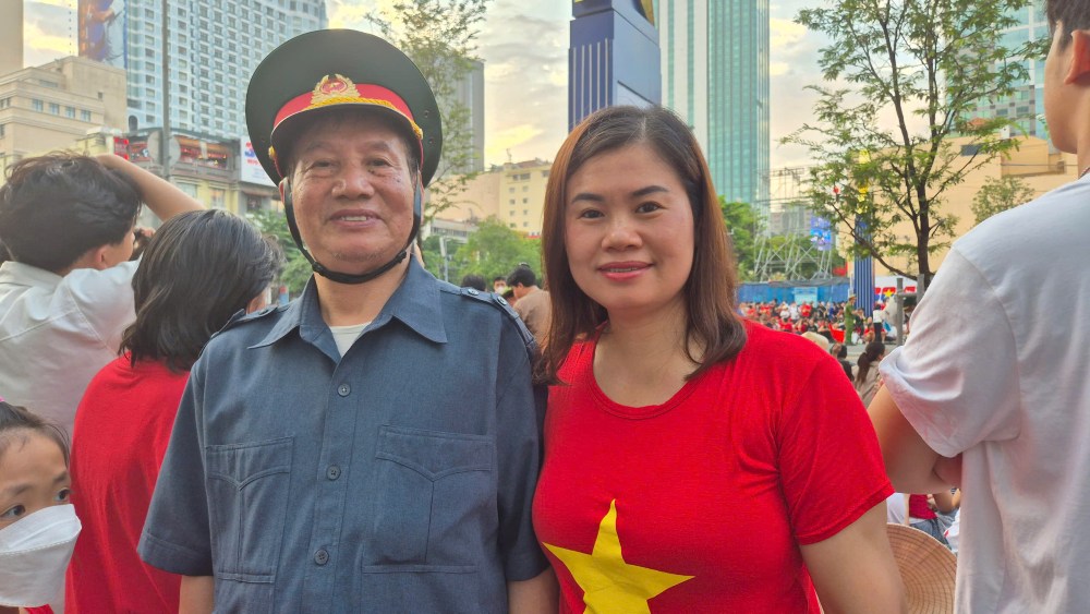 Un ex combatiente de la U80 recorrio mas de 1.000 km en el centro de la ciudad para ver a los soldados