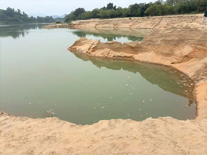 La actividad de extraccion de arena de piedra causo graves deslizamientos en la comuna de Dong Wan, distrito de Thanh Chan, Nghe An. Imagen: El diamante ingles