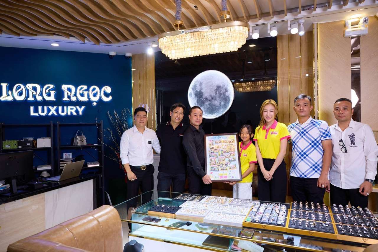 La marca de diamantes Long Pearl Luxury - una opcion sin fines de lucro para la comunidad a traves del programa Viaje de Sueños. El productor del show.