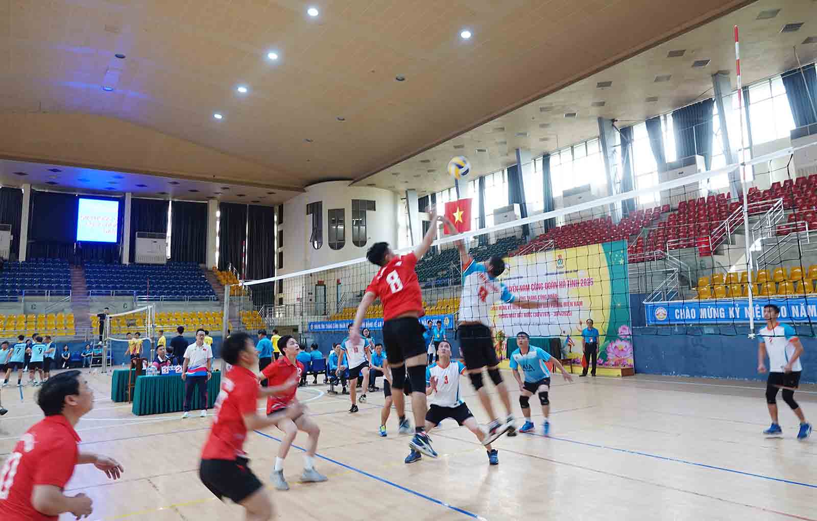 El partido entre el equipo de la Union de Partido y el equipo de la Liga de la Region de Ningxun. Imagen de la ciudad de Chan Tuen.