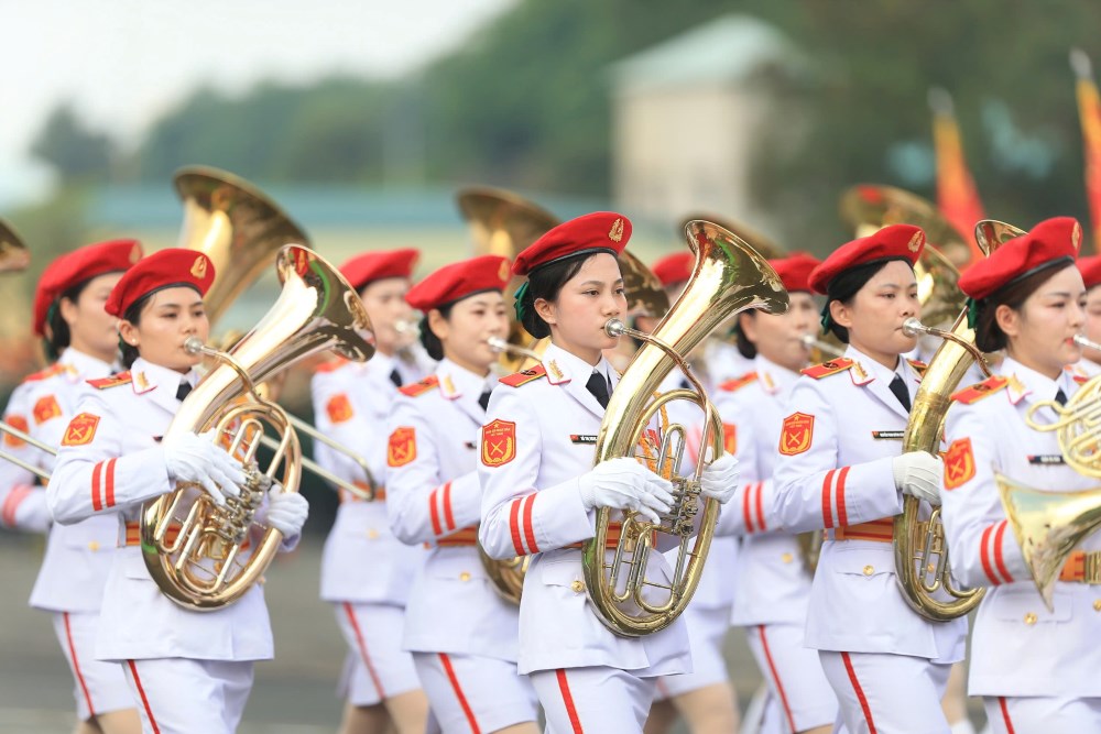 El coro de mujeres esta practicando la marcha preparandose para la fiesta del 30 de abril. Foto: El hermano mayor.