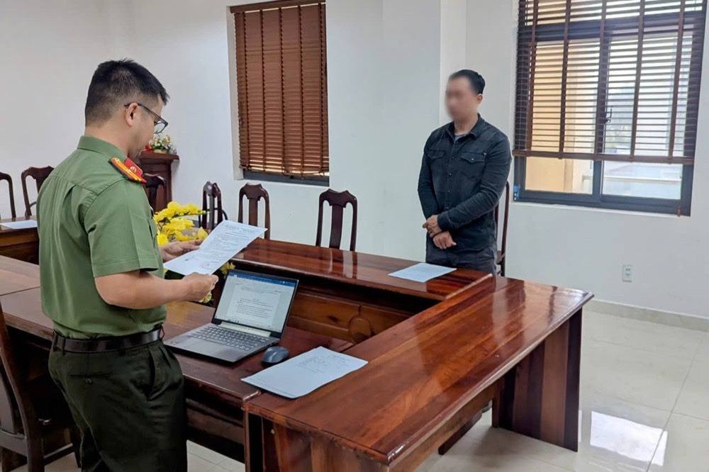 The Security Investigation Agency mobilized the subject involved in a case who was hiding abroad to surrender. Photo: Congan.quangnam.gov.vn