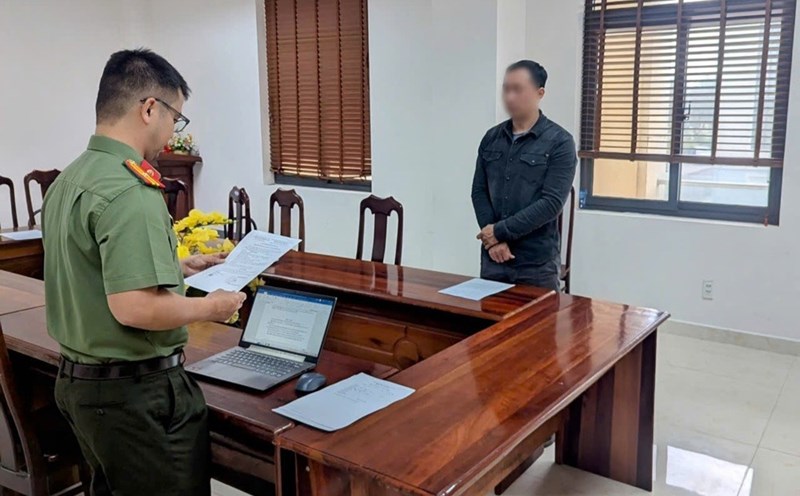 The Security Investigation Agency mobilized the subject involved in a case who was hiding abroad to surrender. Photo: Congan.quangnam.gov.vn