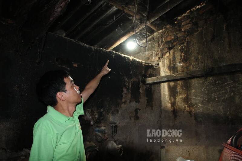 Nhà cửa xập xệ tại khu tập thể số 4 khiến người dân lo lắng. Ảnh: Lam Thanh