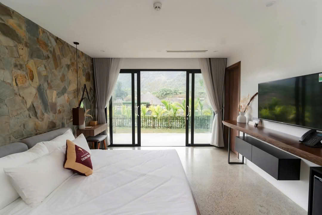 resorts and high-end hotels in Ninh Binh are "uses up" rooms for the April 30 holiday. Photo: Nguyen Truong