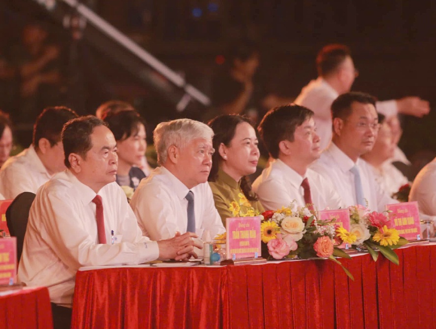 Dai bieu du chuong trinh “Vang mai khuc khai hoan“. Anh: Hung Tho