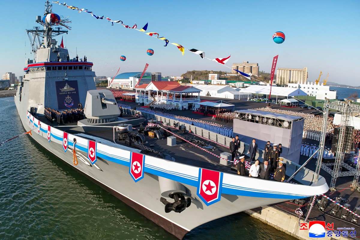 El desembarco de un destructor norcoreano el 25 de abril de 2025. Imagen de AFP/KCNA