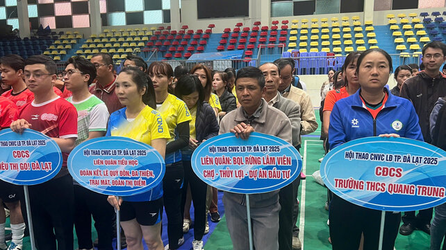 The Da Lat City Labor Federation organized a sports festival attracting thousands of workers to participate. Photo: Thuy Duong