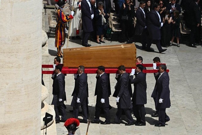 Linh cuu Giao hoang Francis tai Quang truong St.Peter, Vatican. Anh: AFP