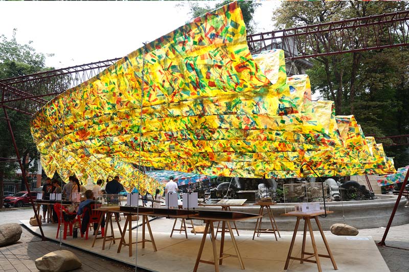50.000 bolsas de nylon antiguas han sido recuperadas como obras especiales en Hanoi. Imagen: Vietnam y el Reino Unido
