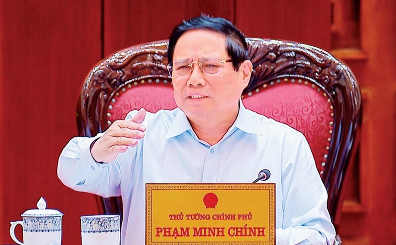 Politburo member and Prime Minister Pham Minh Chinh chaired a meeting of the Government Standing Committee on April 27. Photo: Nhat Bac