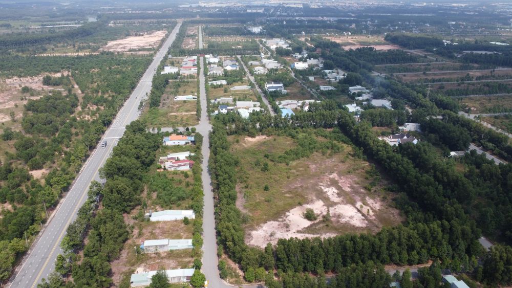 El Comite Popular de la Provincia de Binh Duong permite a Beinx IDC Corporation ajustar el proposito y la forma de uso de la tierra del proyecto residencial de Hamlet 5C, en Thoi Hoa Ward, Ben Cat City. Foto: Dinh Trong