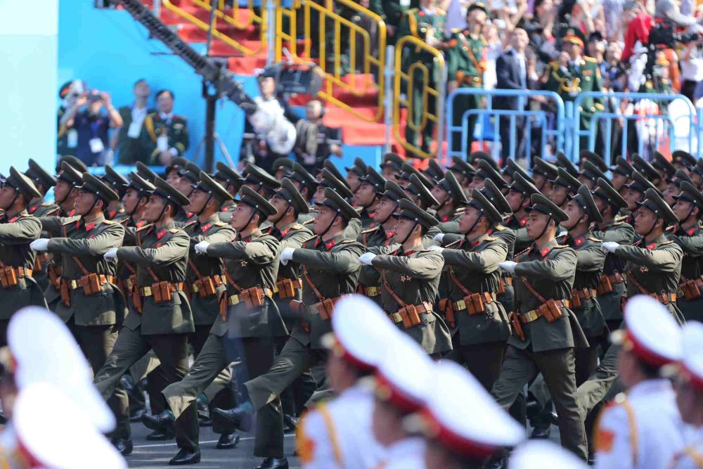 Heroic images of the army and police general holding a parade. Photo: Thanh Vu