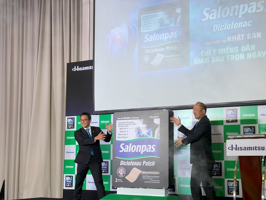 The new 24-hour pain reliever salonpas Diclofenac sticker has been launched in Vietnam. Photo: DNCC.