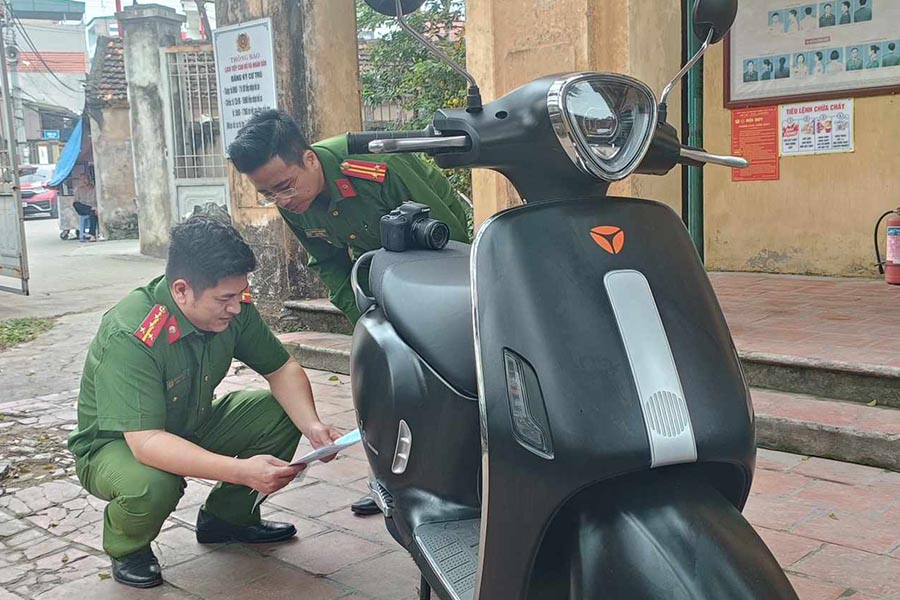 Los detectives de la policia municipal se encargan de las noticias, denuncias de delitos. El dibujo es de Tsuyoshi