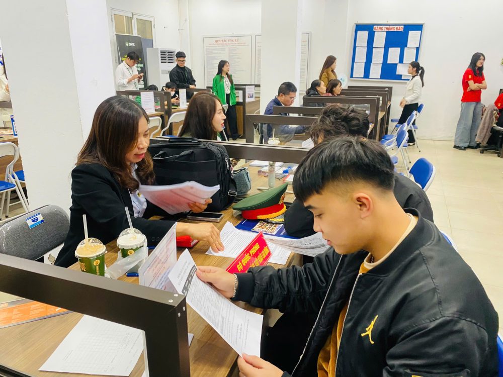 Many employers are willing to accept young workers because they believe in the creativity of this group. Photo: Quynh Chi