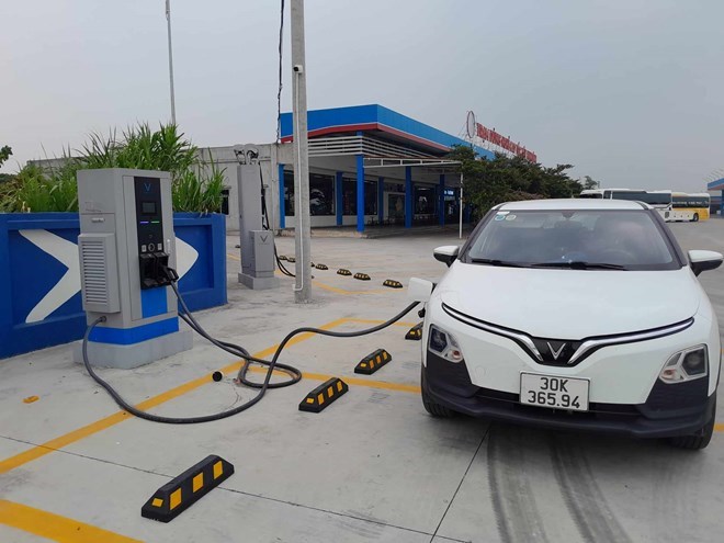 Tenga cuidado al cargar las baterias de los coches electricos. Imagen de la ciudad de Xuanzang