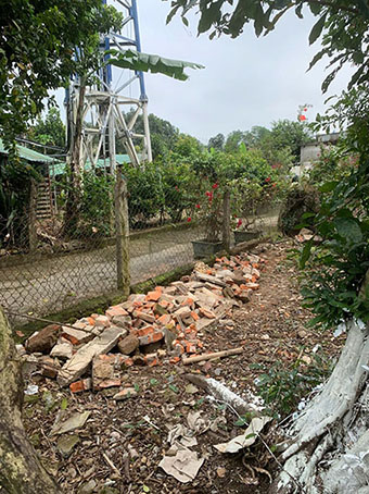 Punto donde el Sr. Pham Van Viet (barrio 5, comuna Khanh Son, distrito de Nam Dan) construyo una obra ilegal en tierras publicas administradas por el Estado. Imagen de la ciudad de Quang Dai