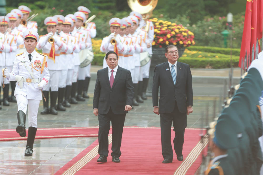 Politburo member, Prime Minister Pham Minh Chinh and Japanese Prime Minister Ishiba Shigeru approved the honor guard. Photo: Hai Nguyen
