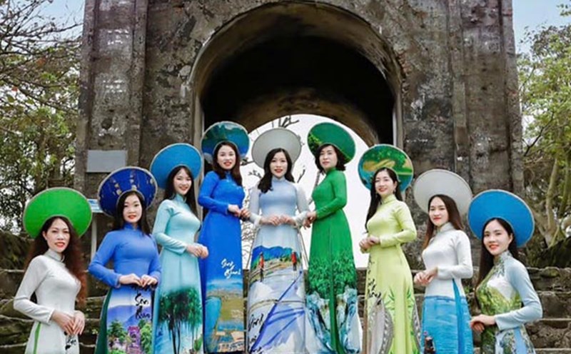Contest entries of the Quang Trach District Labor Federation. Photo: Nguyen Hoai