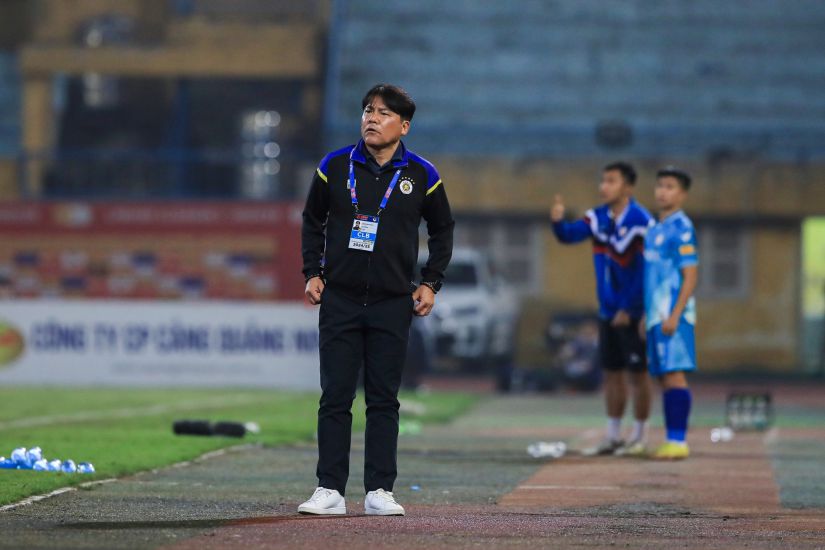 El entrenador Makoto Teguramori dejo una marca fuerte despues de mas de 2 meses al frente del Hanoi FC. Foto: El equipo de futbol de Hanoi