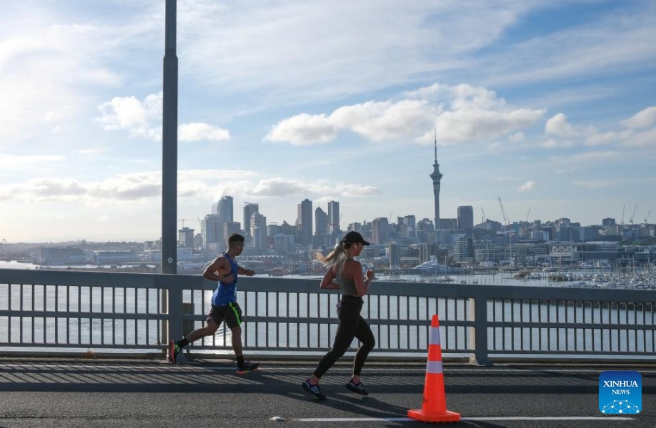 New Zealand workers share that they have time to exercise and spend time with their families when they have an extra day off for the week. Photo: Xinhua
