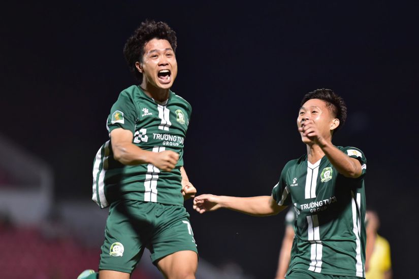 Cong Phuong continues to shine in Binh Phuoc's shirt after recovering from injury. Photo: Binh Le