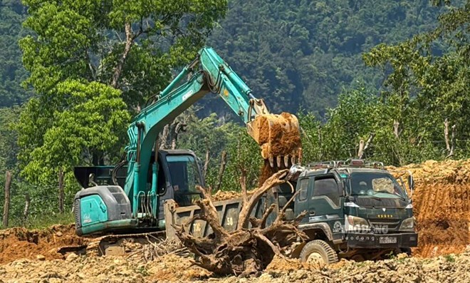 Đình chỉ việc lấy đất lậu san lấp khu tái định cư ở Quảng Bình