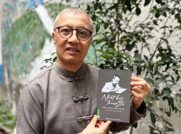 Es autor de la literatura de la guerra y de la poesia "El diario en la carcel" en lengua extranjera. Imagen de la mañana