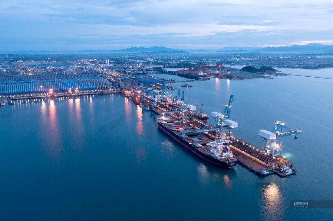 Dung Quat Economic Zone, Quang Ngai province will develop a modern urban space, rich in identity based on the structure of natural landscape and ecosystems, hills, mountains, rivers, lakes, seas, and islands. Photo: Vien Nguyen.