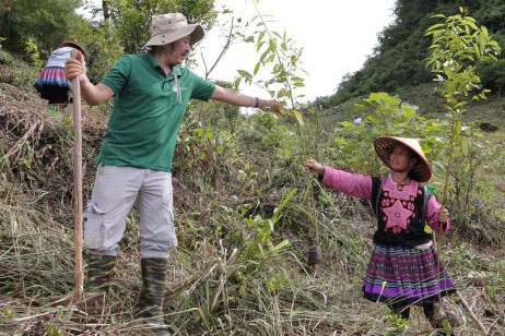 People and PanNature plant trees in the "Green Forest Rising" campaign in Van Ho (Son La). Photo: Provided by PanNature