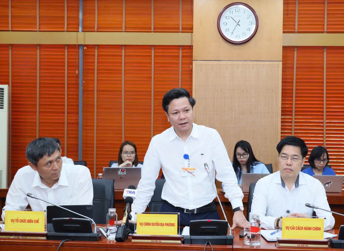 According to Director of the Department of Local Government Phan Trung Tuan, Provincial Party Committee members, Department Directors... can become new Commune and Ward Secretaries. Photo: Tong Giap