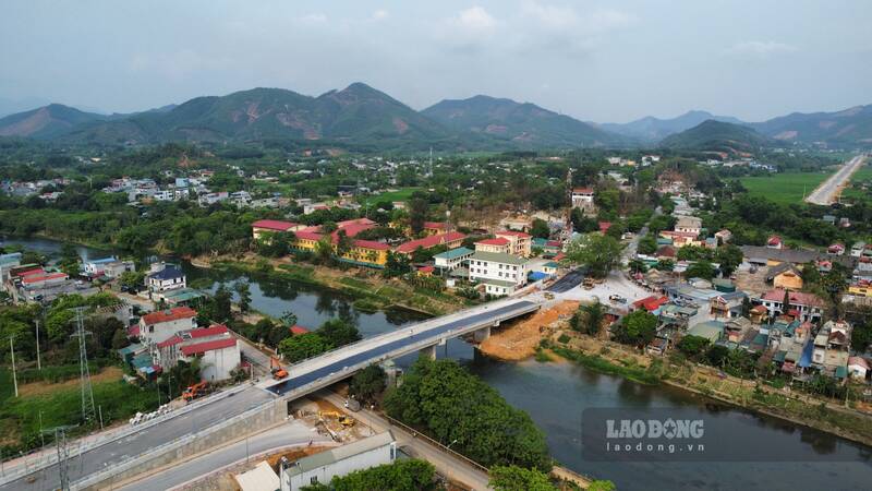 El proyecto del puente sobre el rio Fodai conecta la carretera nacional 37. Imagen de Lam Thanh