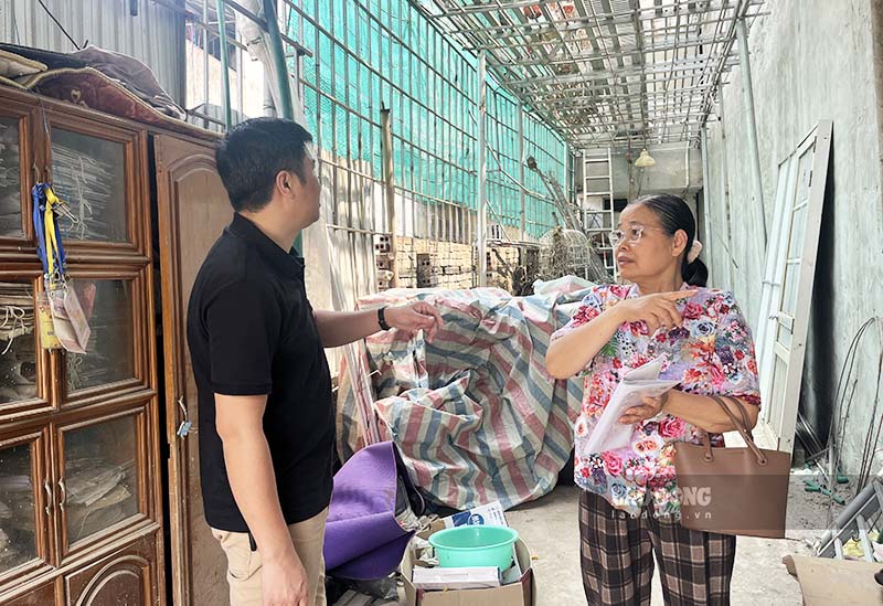 Bà Nụ đã kiên trì làm đơn gửi tới các cơ quan chức năng trong nhiều năm qua. Ảnh: Việt Bắc.