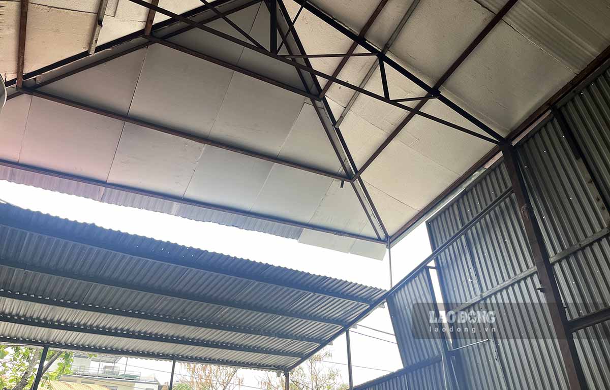 Nhiều năm qua hàng chục hộ dân chấp nhận sống tạm bợ, có đất không thể xây nhà vì không được cấp giấy chứng nhận quyền sử dụng đất. Ảnh: Việt Bắc.