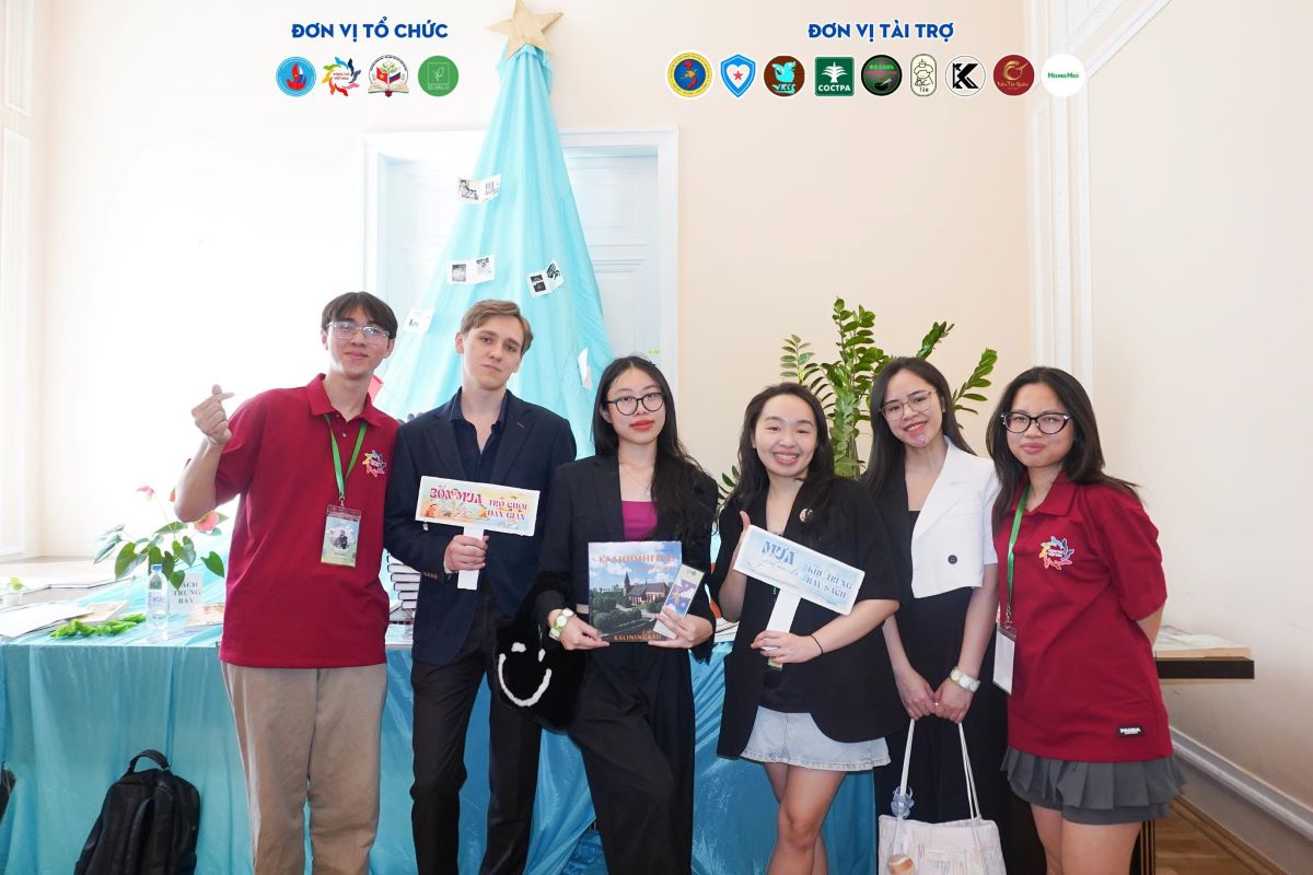 Estudiantes de Vietnam y Rusia participan en el Congreso de Libros de la Generacion 2025. Foto: Nguyen Thanh Trung/CLB voluntario de la mano de Vietnam y Rusia